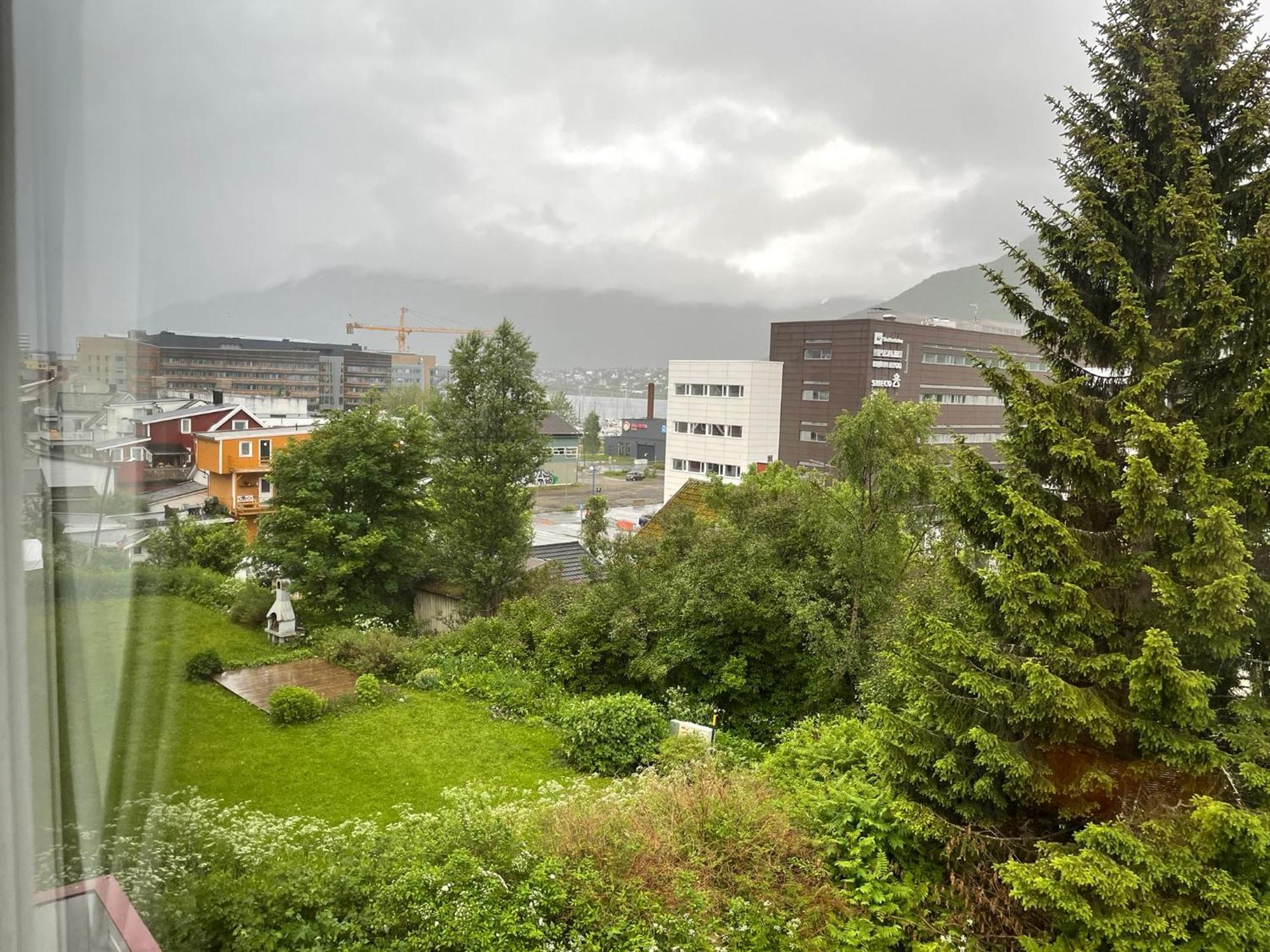 Centrally Located Apartment In Classic Townhouse Tromso Exterior photo